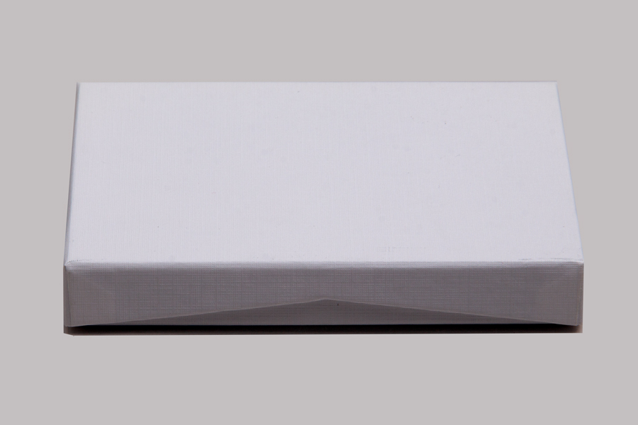 4-5/8 x 3-3/8 x 5/8 WHITE LINEN GIFT CARD BOX WITH GOLD POP-UP INSERT