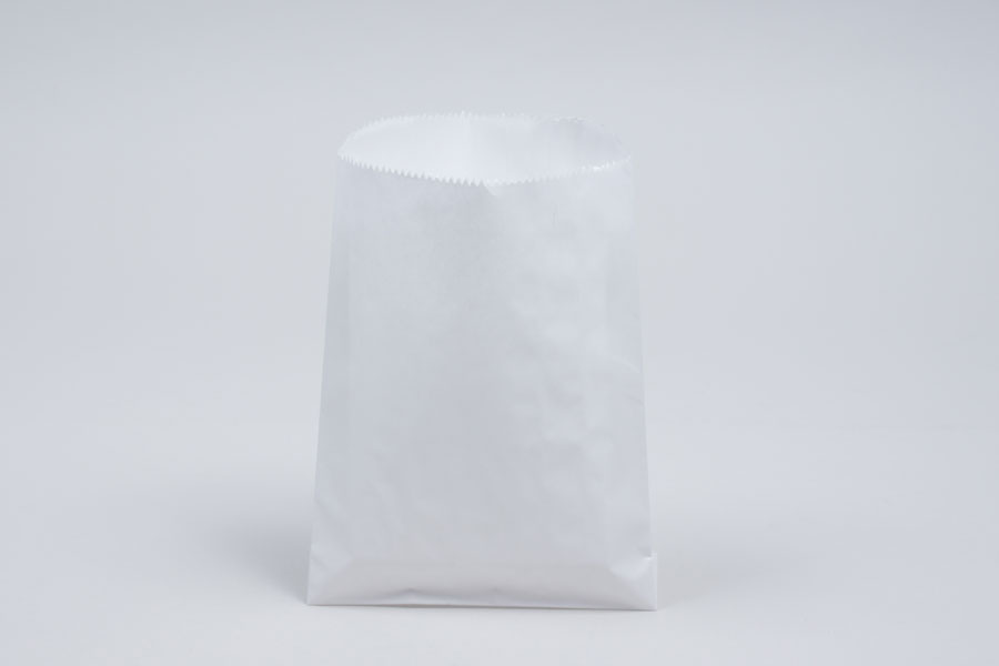 1/2# 5-3/4 x 7-1/2 White Glassine Lined Gourmet Merchandise Bags