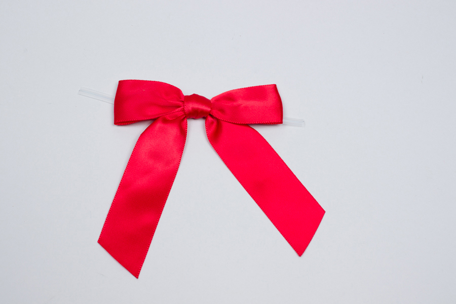 4 X 3-1/4 Red Satin Pre-Tied Bows With Twist Ties