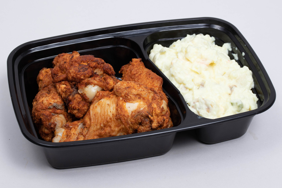 8-3/4 x 6 x 2 – 32 OZ – TWO COMPARTMENT RECTANGULAR PLASTIC FOOD CONTAINERS - BLACK BASE/CLEAR LID