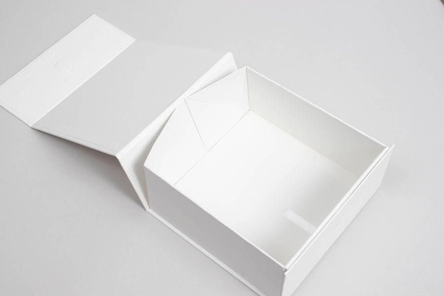 12 x 12 x 4-1/2 MATTE WHITE MAGNETIC LID GIFT BOX