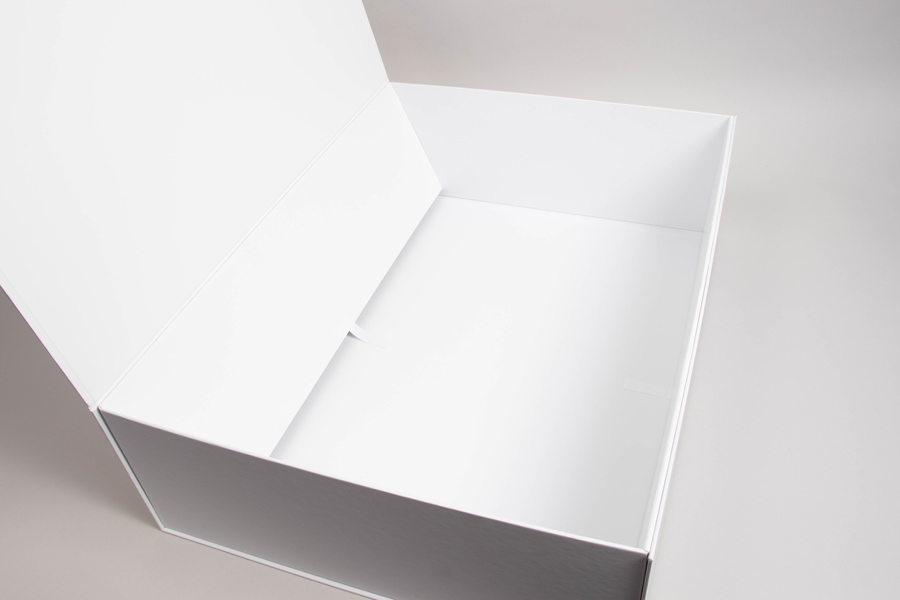 15 x 12 x 3-1/4 MATTE WHITE MAGNETIC LID GIFT BOX