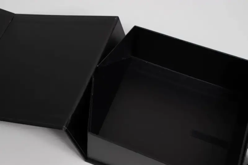13-1/2 x 7 x 3-1/2 Matte Black Magnetic Lid Gift Boxes