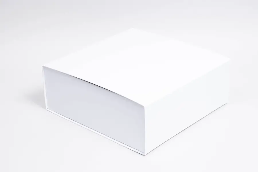 12X12X4-1/2 GLOSS WHITE MAGNETIC BOX