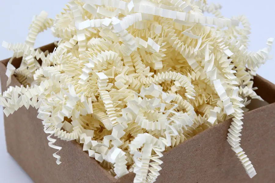10 LB. ACCORDION SHRED-IVORY