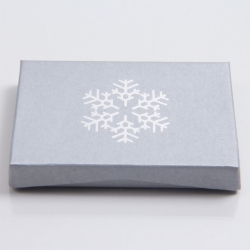 4-5/8 x 3-3/8 x 5/8 KRAFTY SILVER SNOW GIFT CARD BOX WITH PLATFORM INSERT